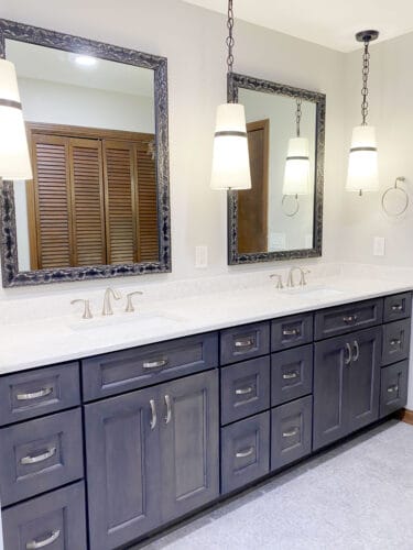 bathroom remodel with pendants
