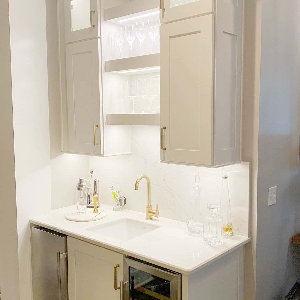 old hickory kitchen remodel with wet bar and quartz backsplash